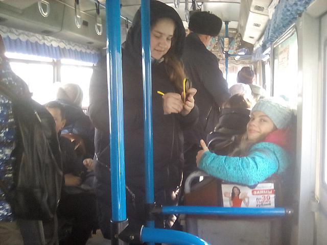 В автобусе к маяку на мысе Токаревского.