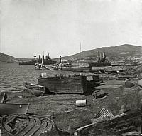 Лодки и суда на берегу и у причалов Порт Артура